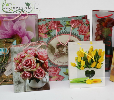 flower delivery Budapest - paper bag 1 piece (suggested item)