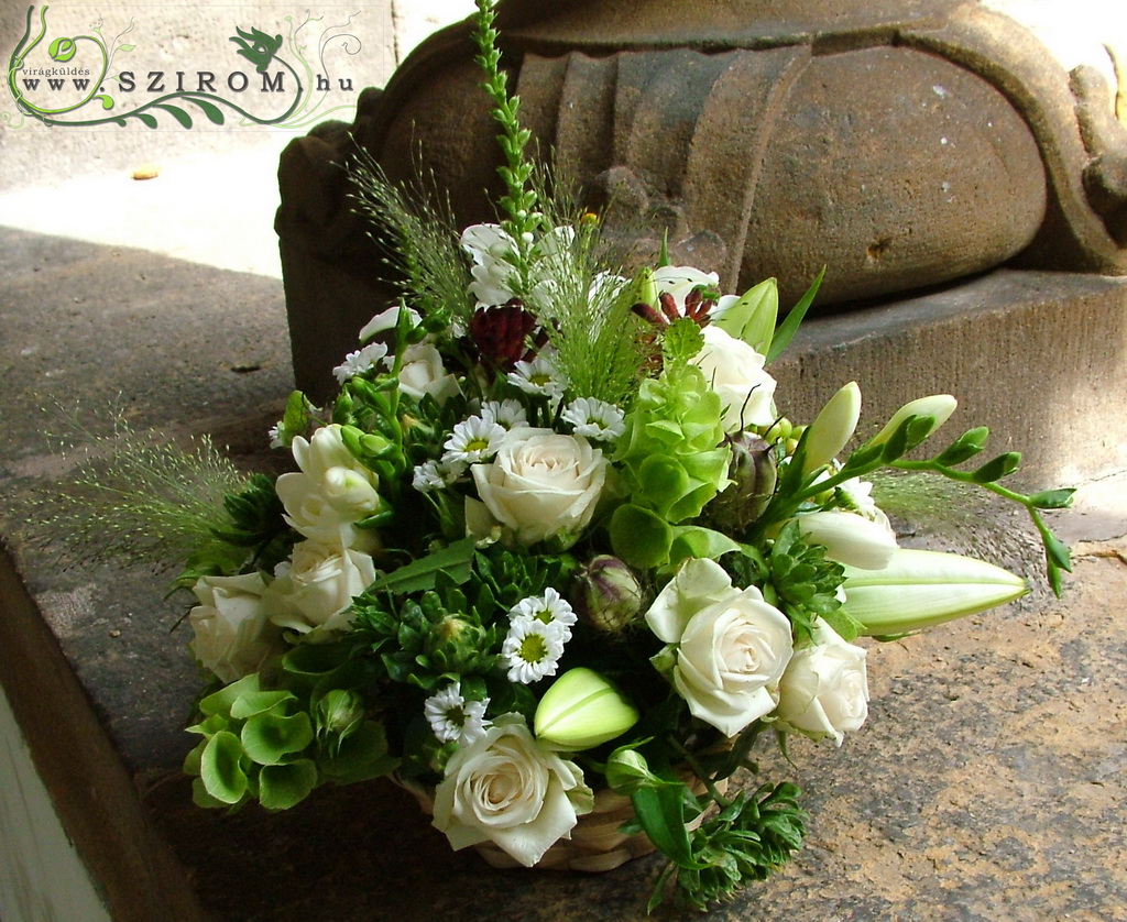 flower delivery Budapest - round centerpiece with summer greenery, Vajdahunyad castle Colister Budapest (rose, lily, freesia, santini), wedding