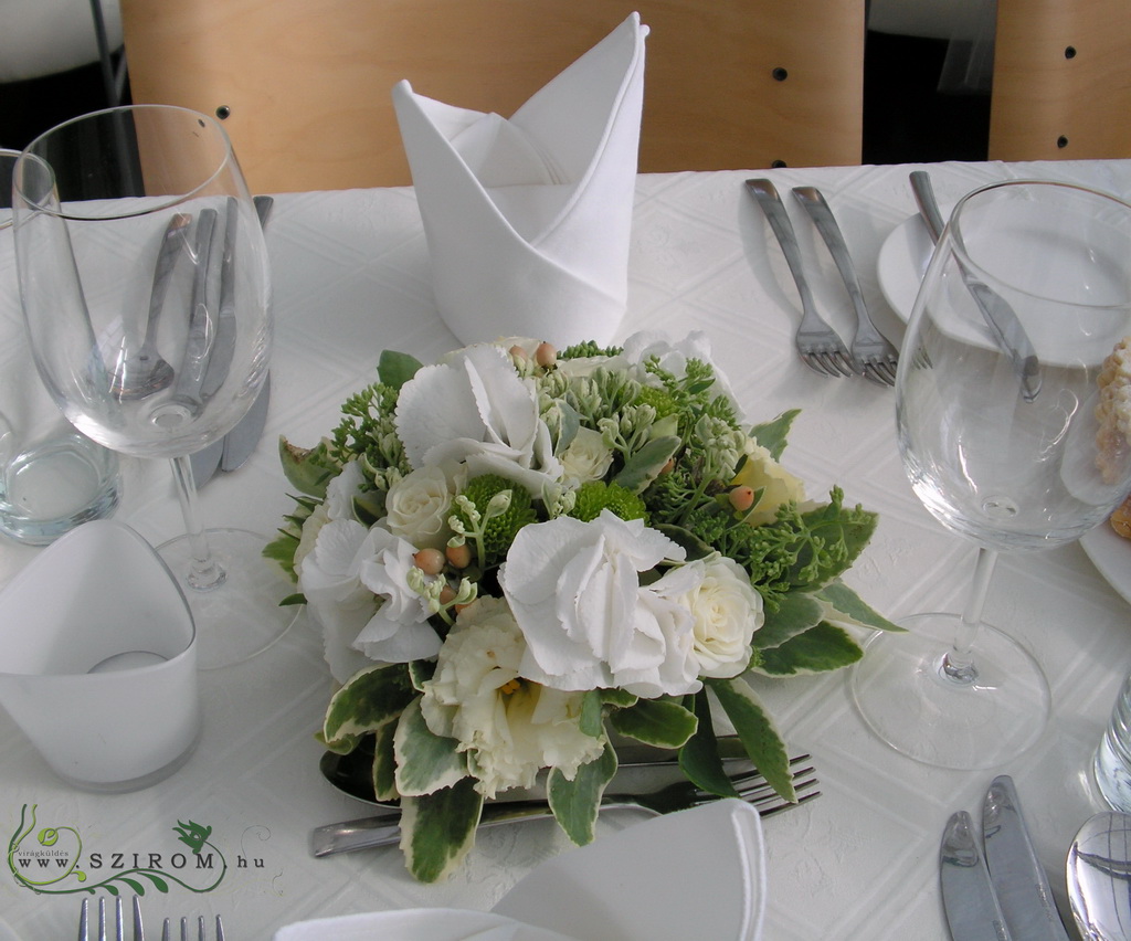 flower delivery Budapest - small round centerpiece, Spoon Budapest  (hydrangea, rose, lisianthus, pompom, sedum), wedding