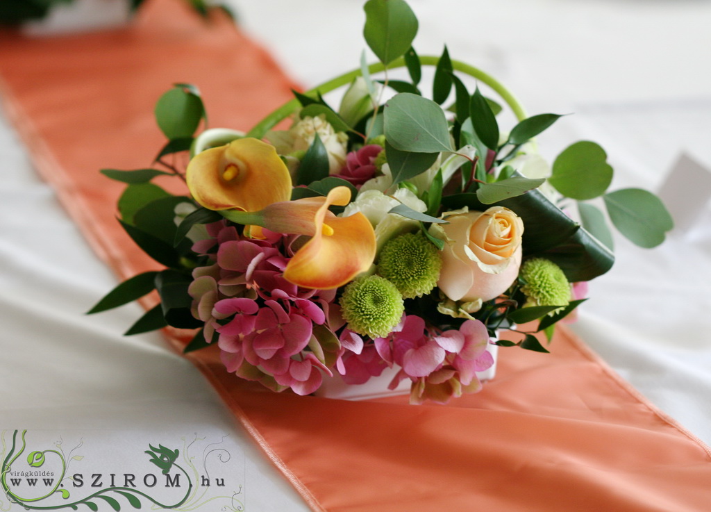 flower delivery Budapest - peach centerpiece , Symbol Budapest (calla, rose, lisianthus, hydrangea, pompom, peach), wedding