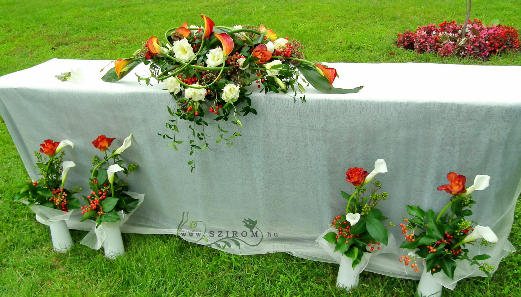 flower delivery Budapest - Main table centerpiece with orange callas, Hungarian Railway Museum, wedding