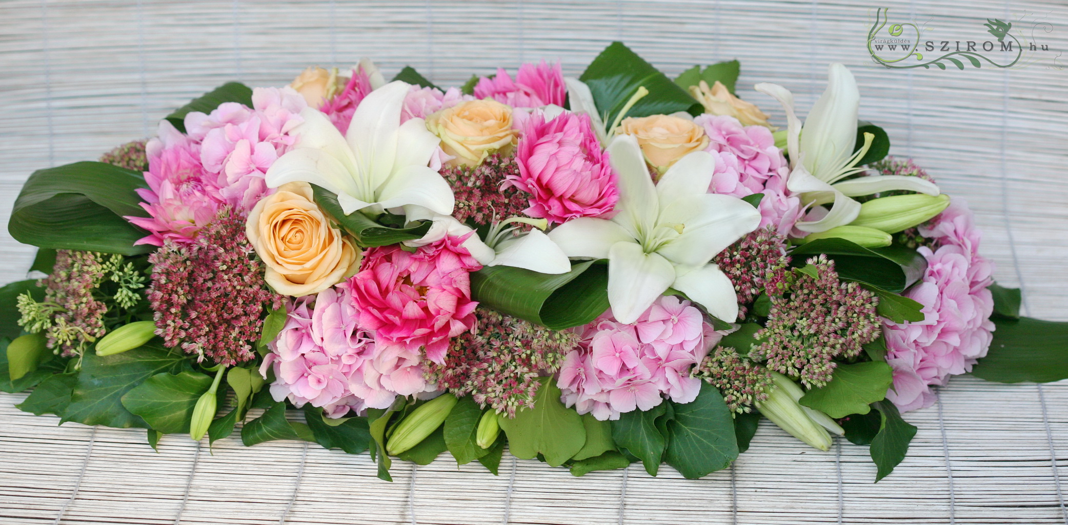 flower delivery Budapest - Main table centerpiece with dahlias, roses and hydrangeas (peach, pink, white), wedding