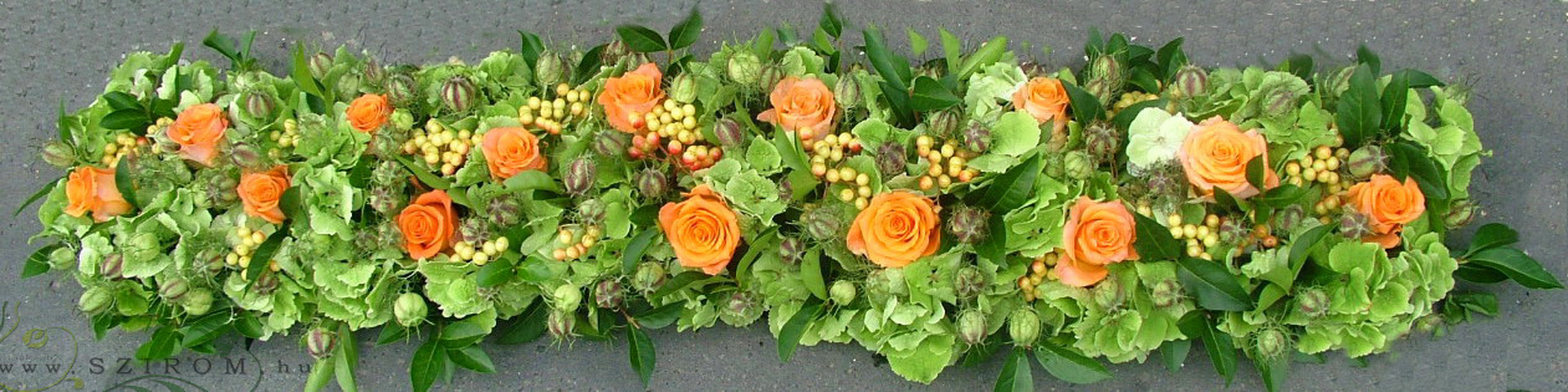 Virágküldés Budapest - Főasztaldísz (rózsa, hortenzia, narancs, zöld), esküvő
