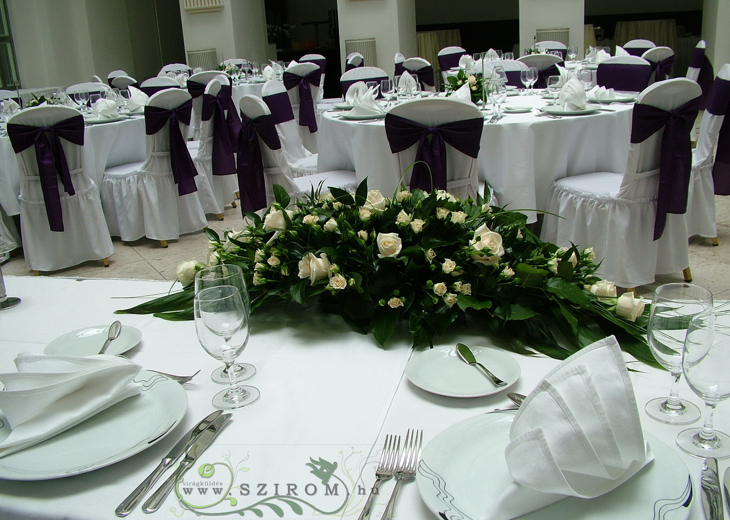 flower delivery Budapest - Main table centerpiece (cream roses, spray roses), Gerbeaud Budapest, wedding