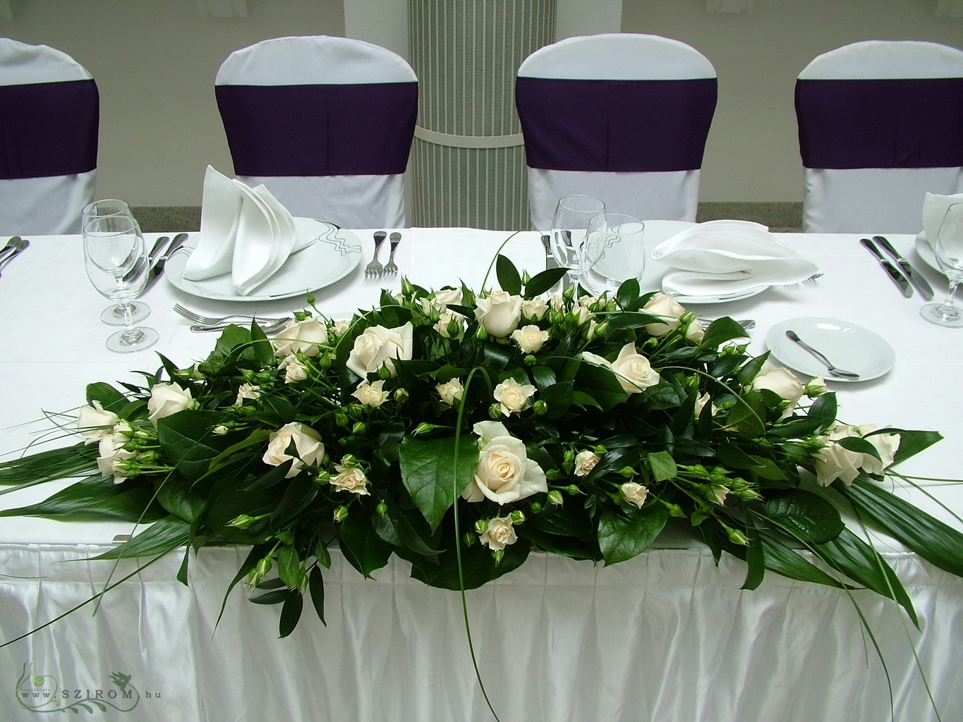 flower delivery Budapest - Main table centerpiece (roses, spray roses), Gerbeaud Budapest, wedding
