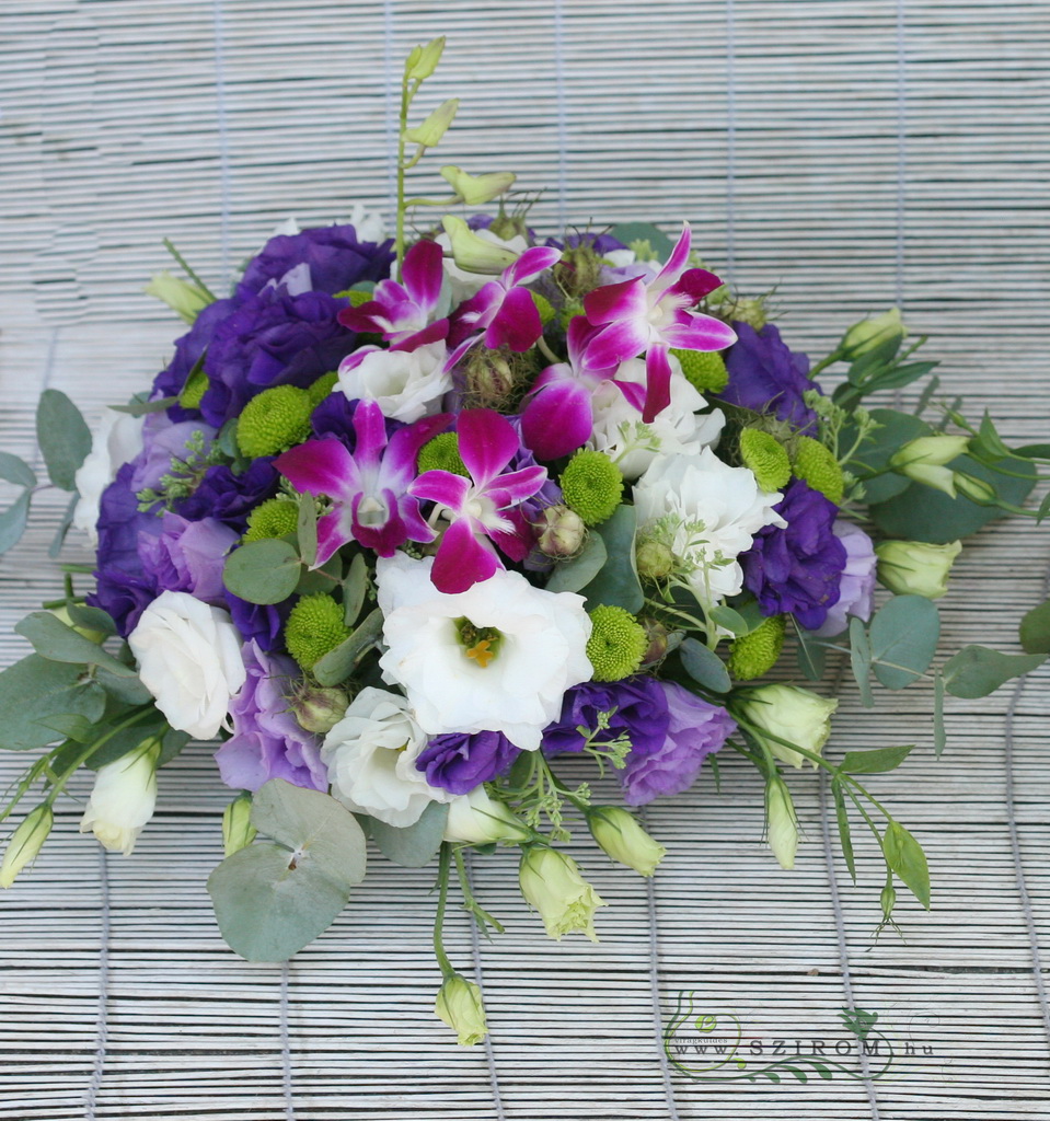 flower delivery Budapest - Main table centerpiece (lisianthus, pompoms, dendrobium), wedding