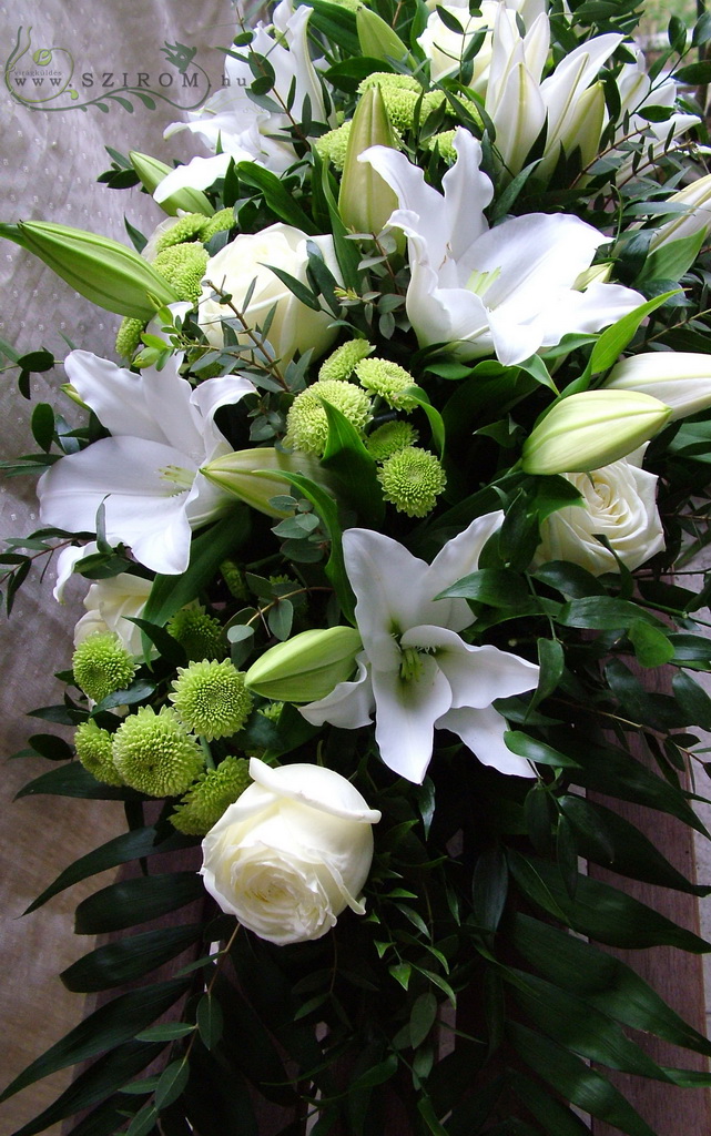 flower delivery Budapest - Main table centerpiece (lilies, pompoms, roses, white, green), wedding
