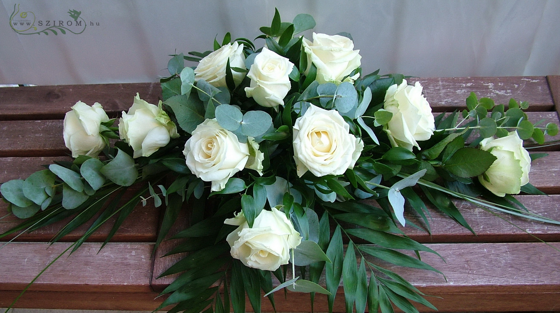 flower delivery Budapest - Main table centerpiece (white rose), wedding