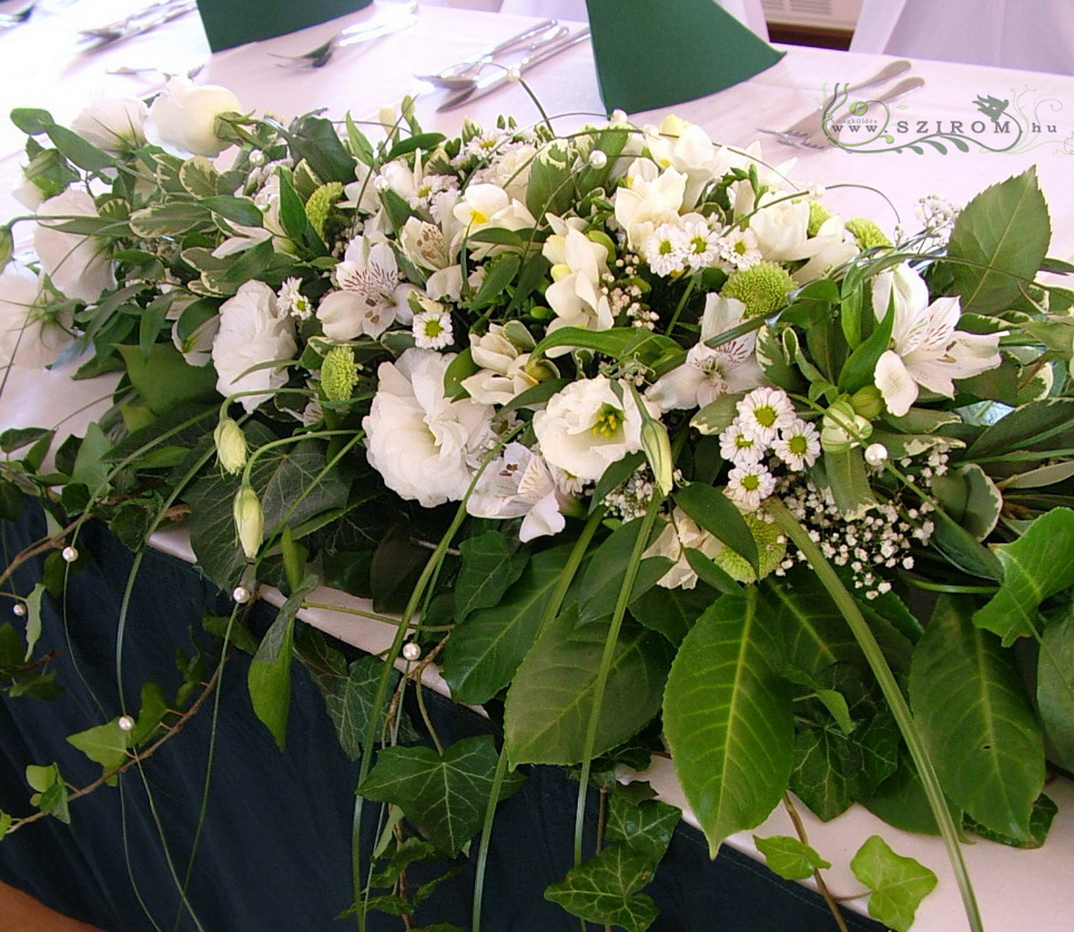 flower delivery Budapest - Main table centerpiece (white freesia, santini, alstromeria, lisianthus, baby's breath, pompom), wedding