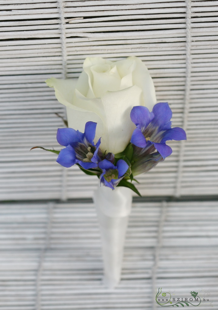 flower delivery Budapest - Boutonniere of rose and gentiana (white, blue)