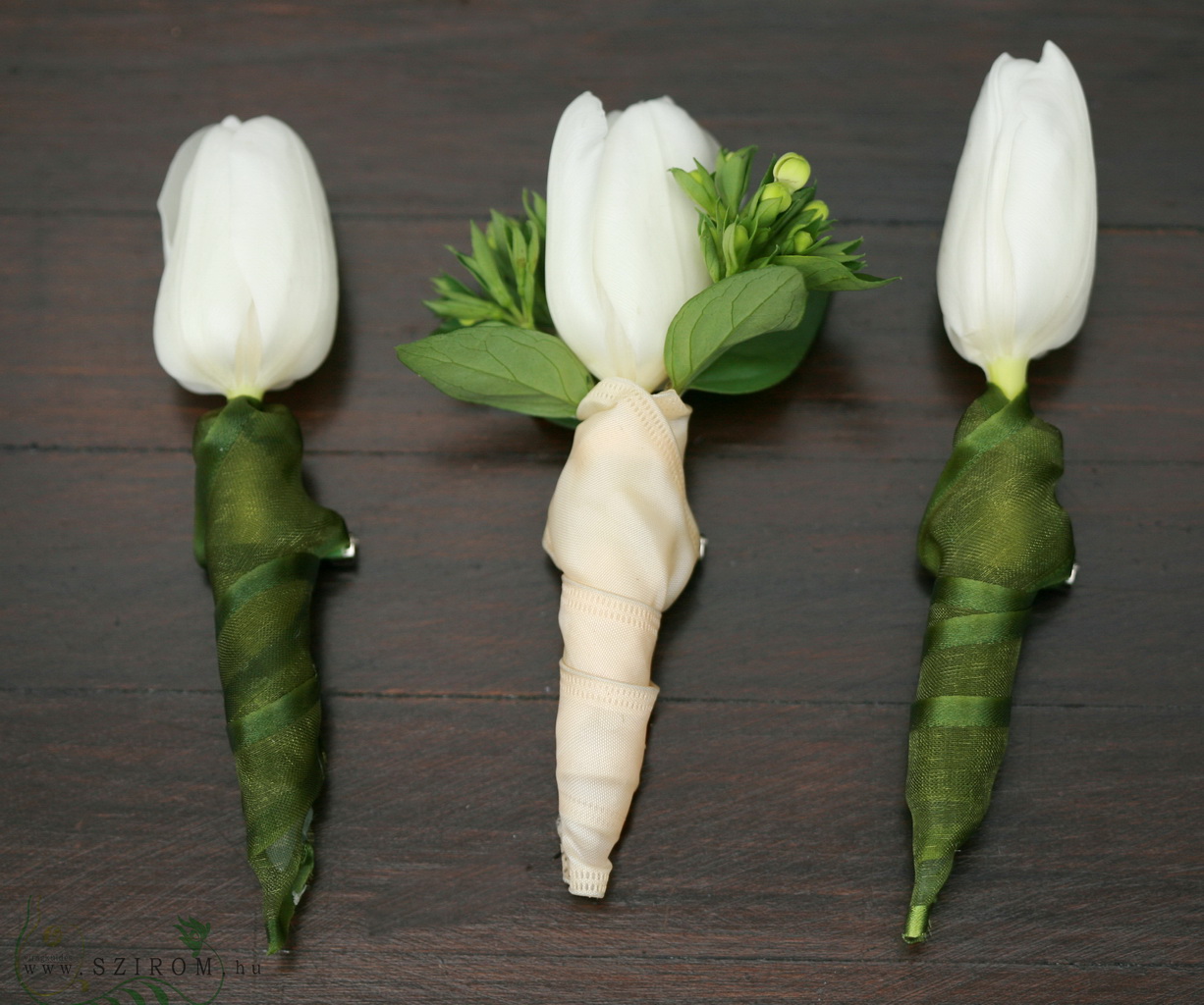 flower delivery Budapest - Boutonniere of tulip (white) 1 pc
