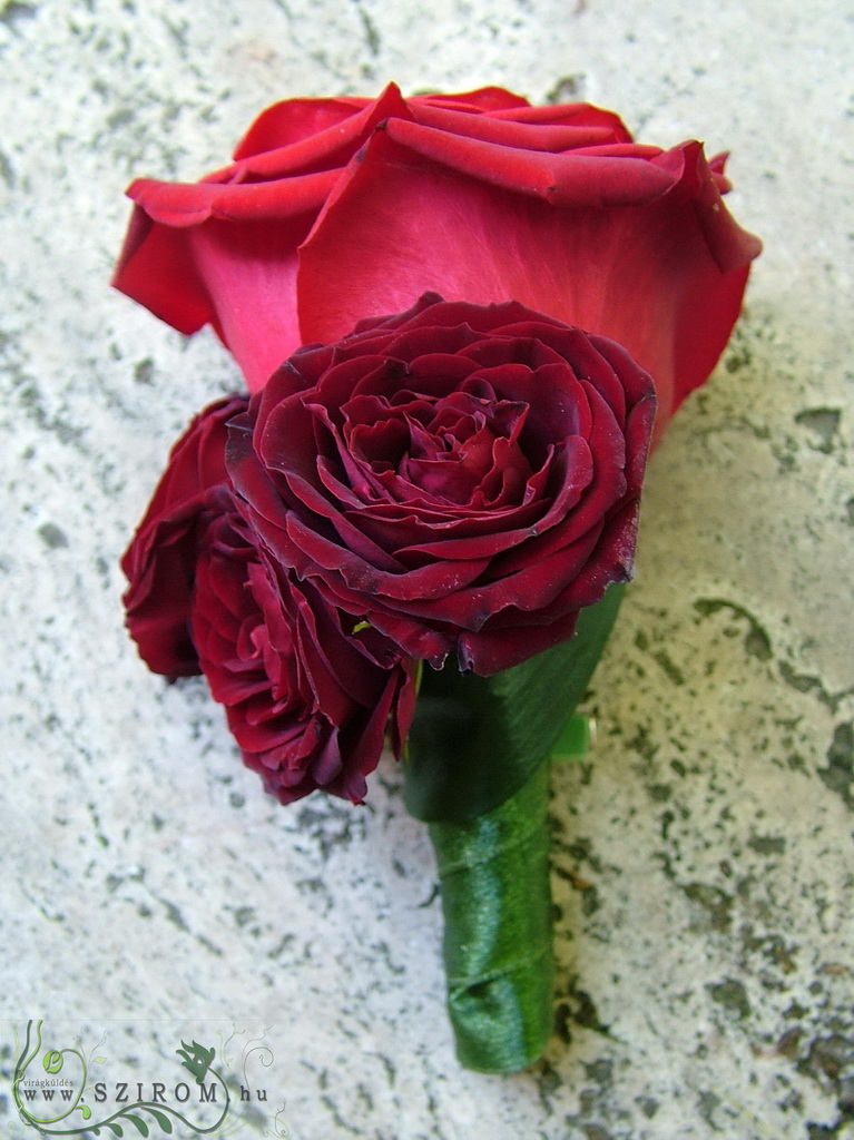Virágküldés Budapest - Vőlegény kitűző bokros rózsából, rózsából (vörös)