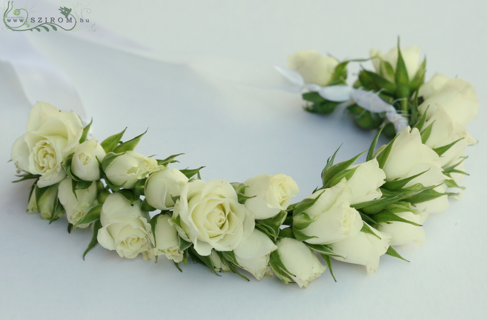 flower delivery Budapest - hair wreath made of spray roses (white)