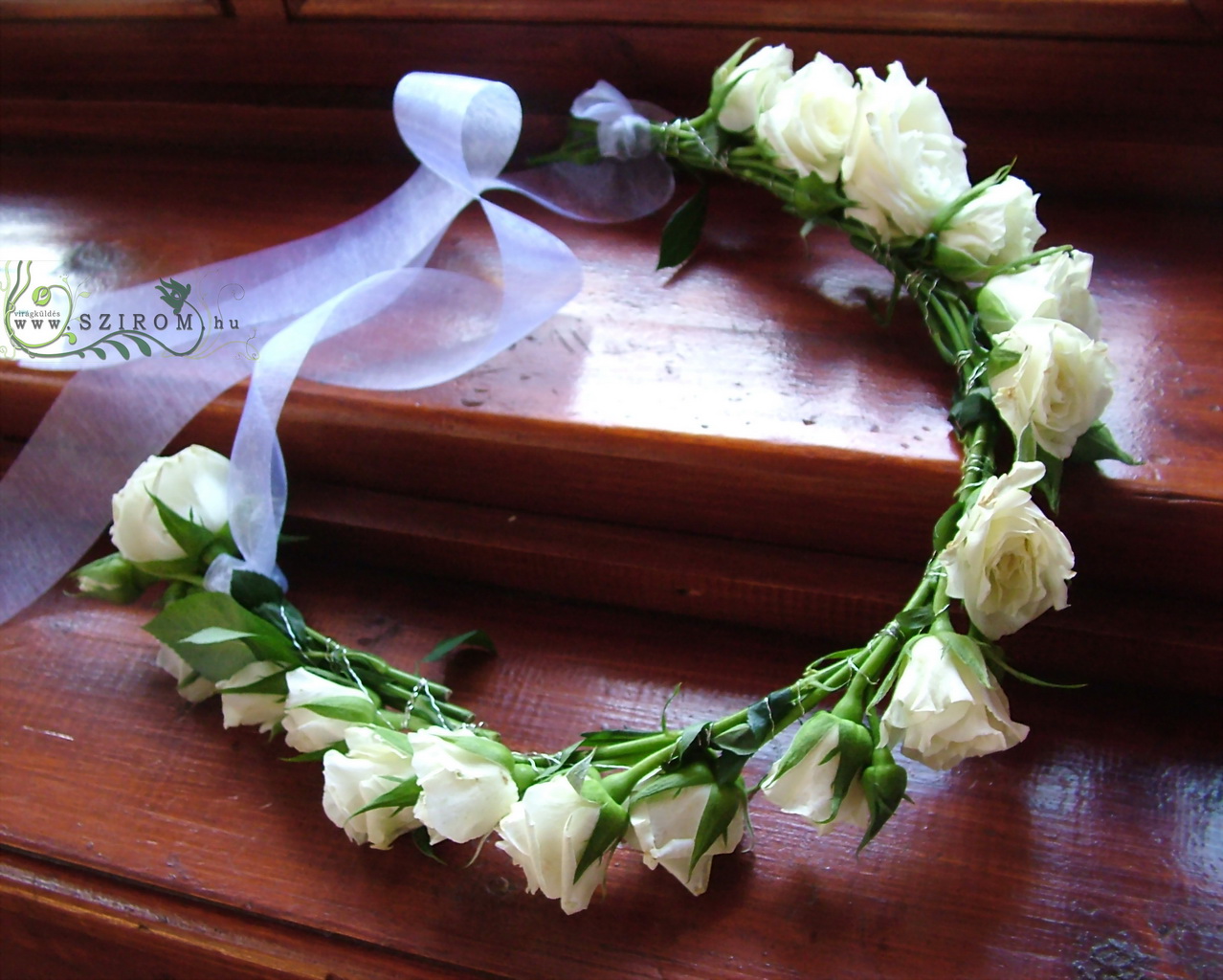 flower delivery Budapest - hair wreath made of spray roses (white)