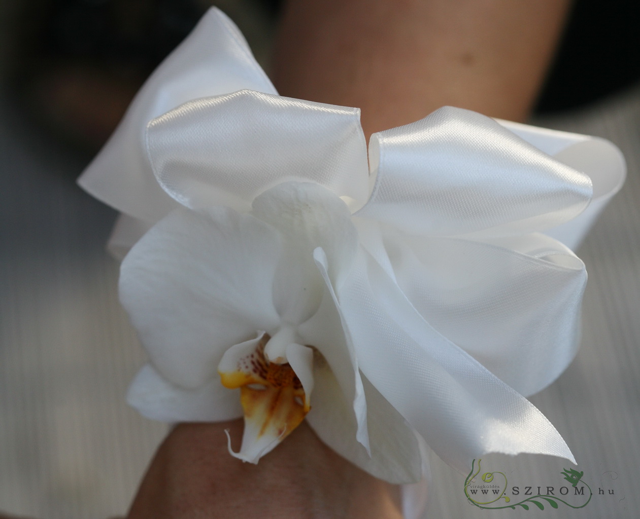 Blumenlieferung nach Budapest - Ansteckblume