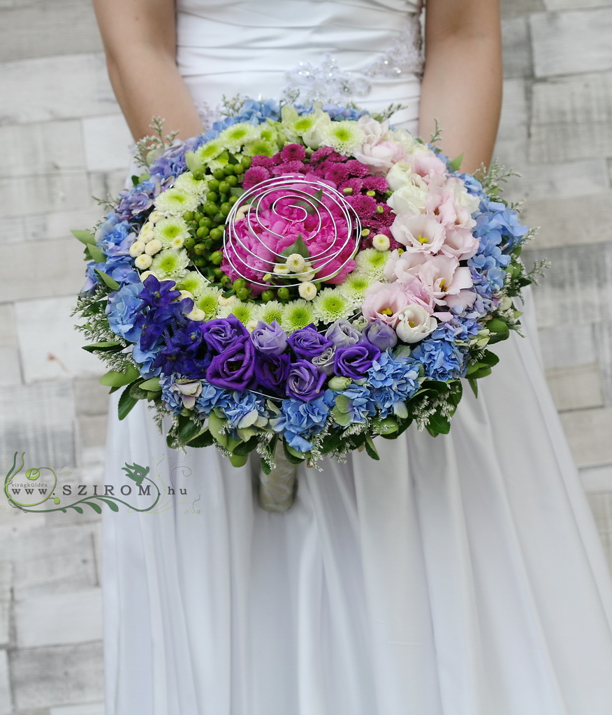Menyasszonyi csokor Teller stílus ( sóvirág,hortenzia, liziantusz, matricaria, santini, aster,hypericum, peonia) kék, rózsaszín , zöld, lila