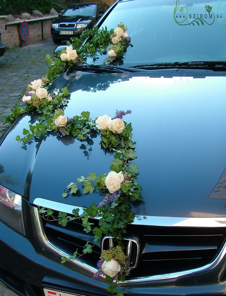 flower delivery Budapest - car flower arrangement garland (rose, cream, purple)