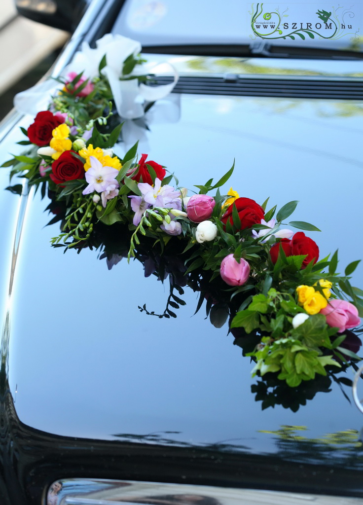flower delivery Budapest - car flower arrangement garland, in spring and winter (yellow, purple, pink, red, rose, frézia, tulip)