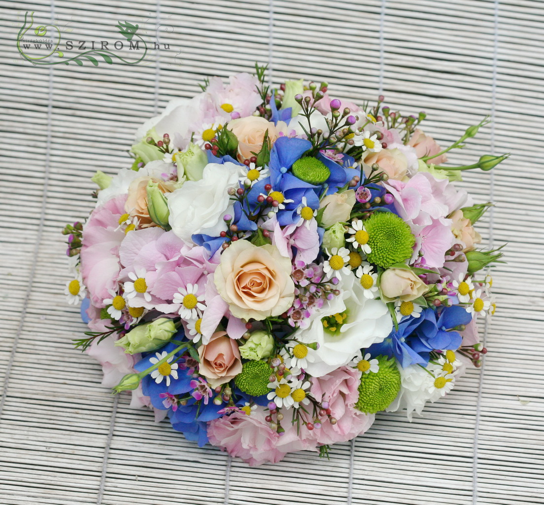 flower delivery Budapest - round car flower arrangement with hydrangeas (rose, hydrangea, camomile,  wax, blue, purple)