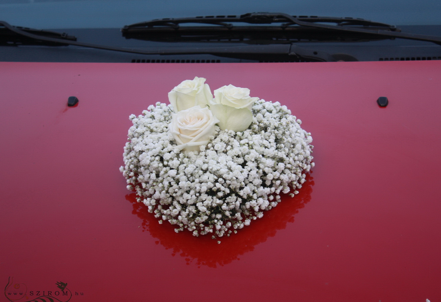 flower delivery Budapest - heart shaped small car flower arrangement made of gypsophila and roses (white)
