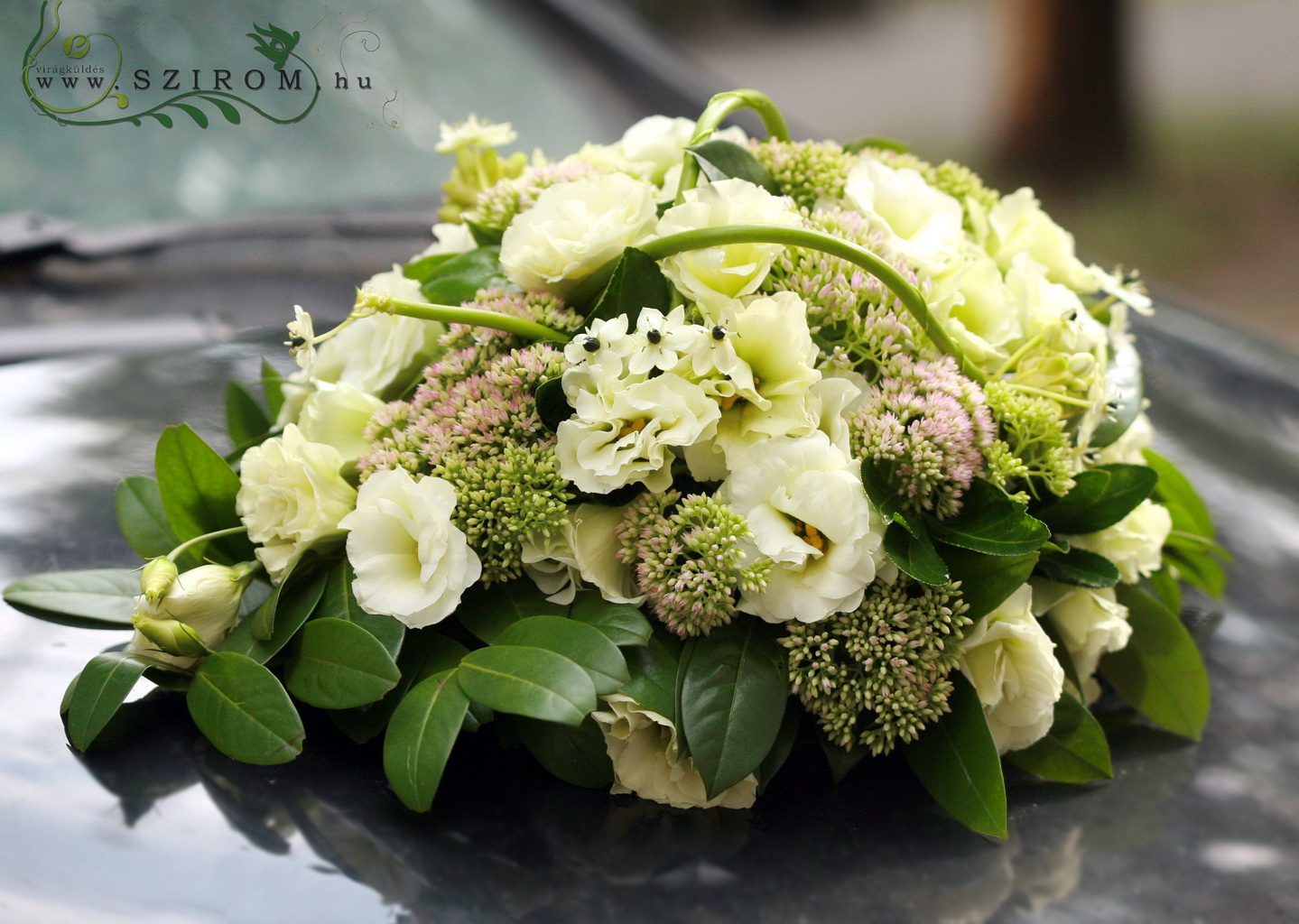 flower delivery Budapest - oval car flower arrangement with lisianthius and ornithogalums (green, cream, white)