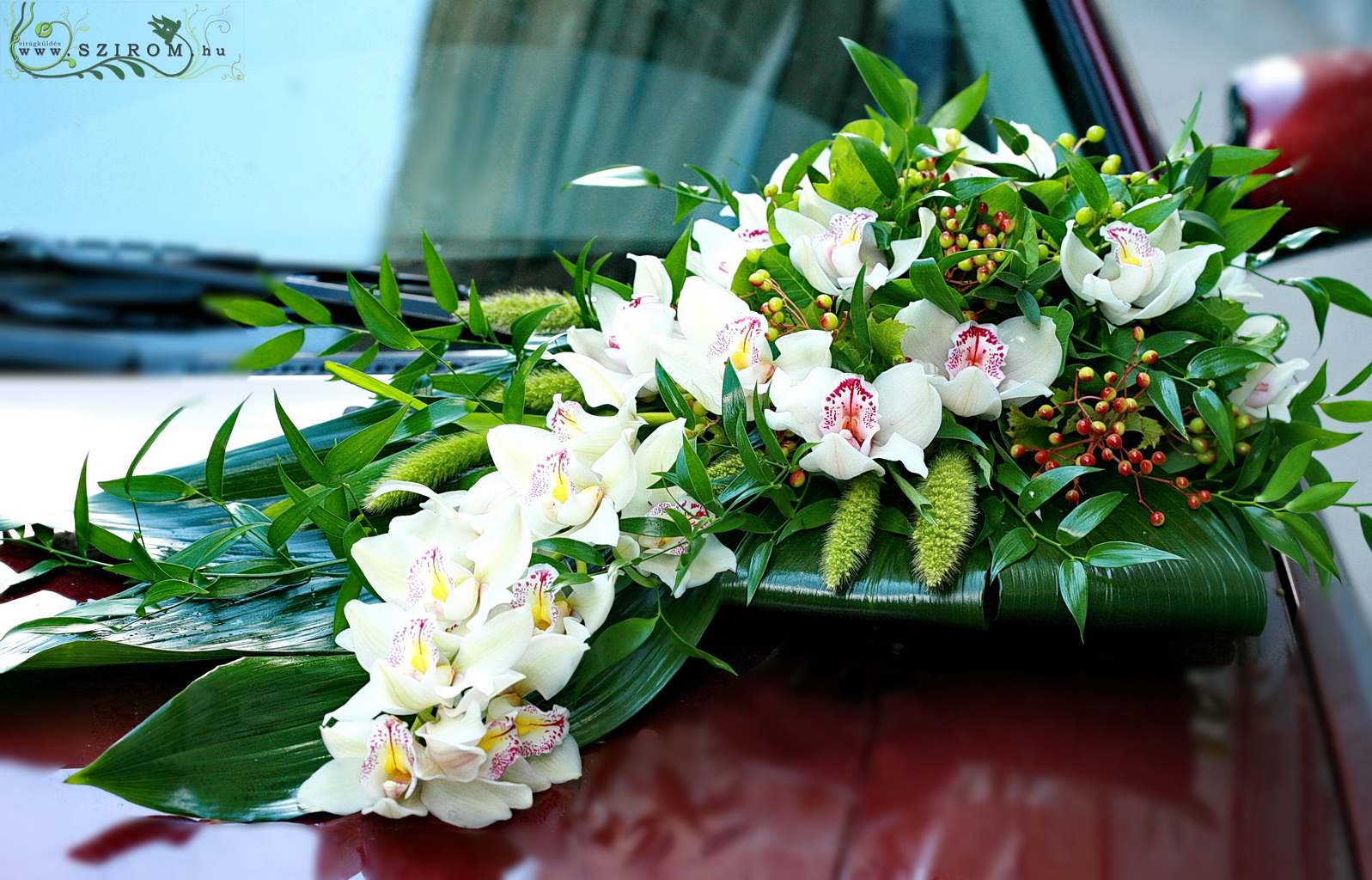 flower delivery Budapest - Corner car flower arrangement with orchids (white)