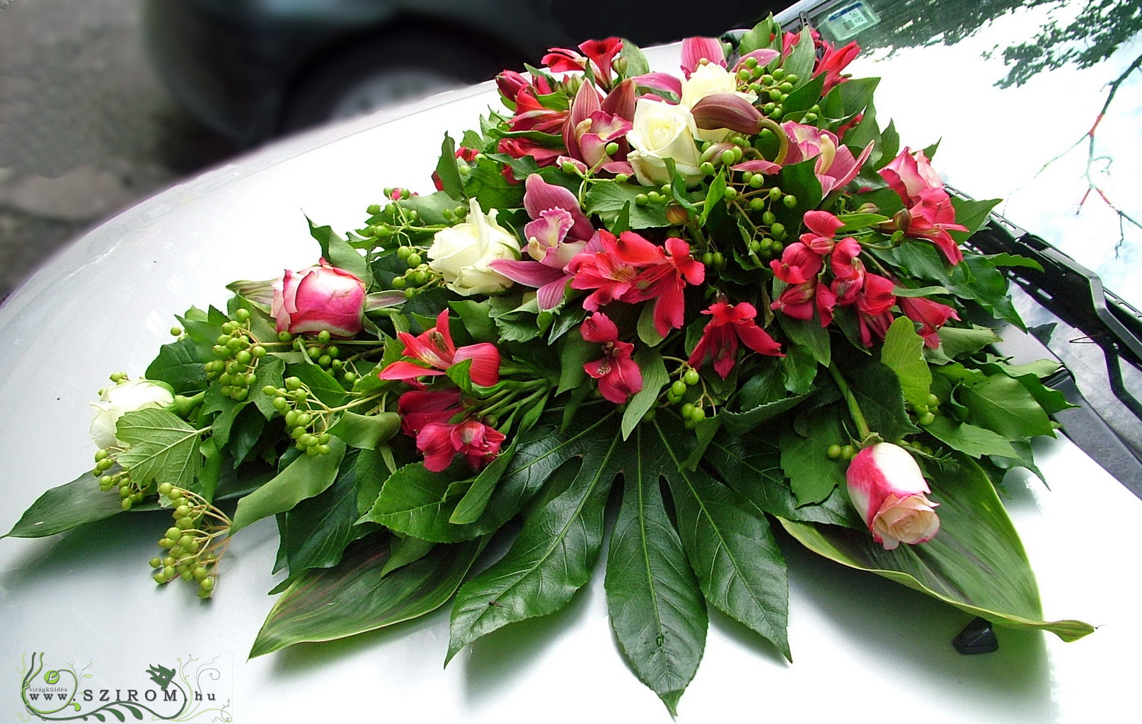flower delivery Budapest - teardrop car flower arrangement with alstromeries, roses, Cymbidium orchids, pink)