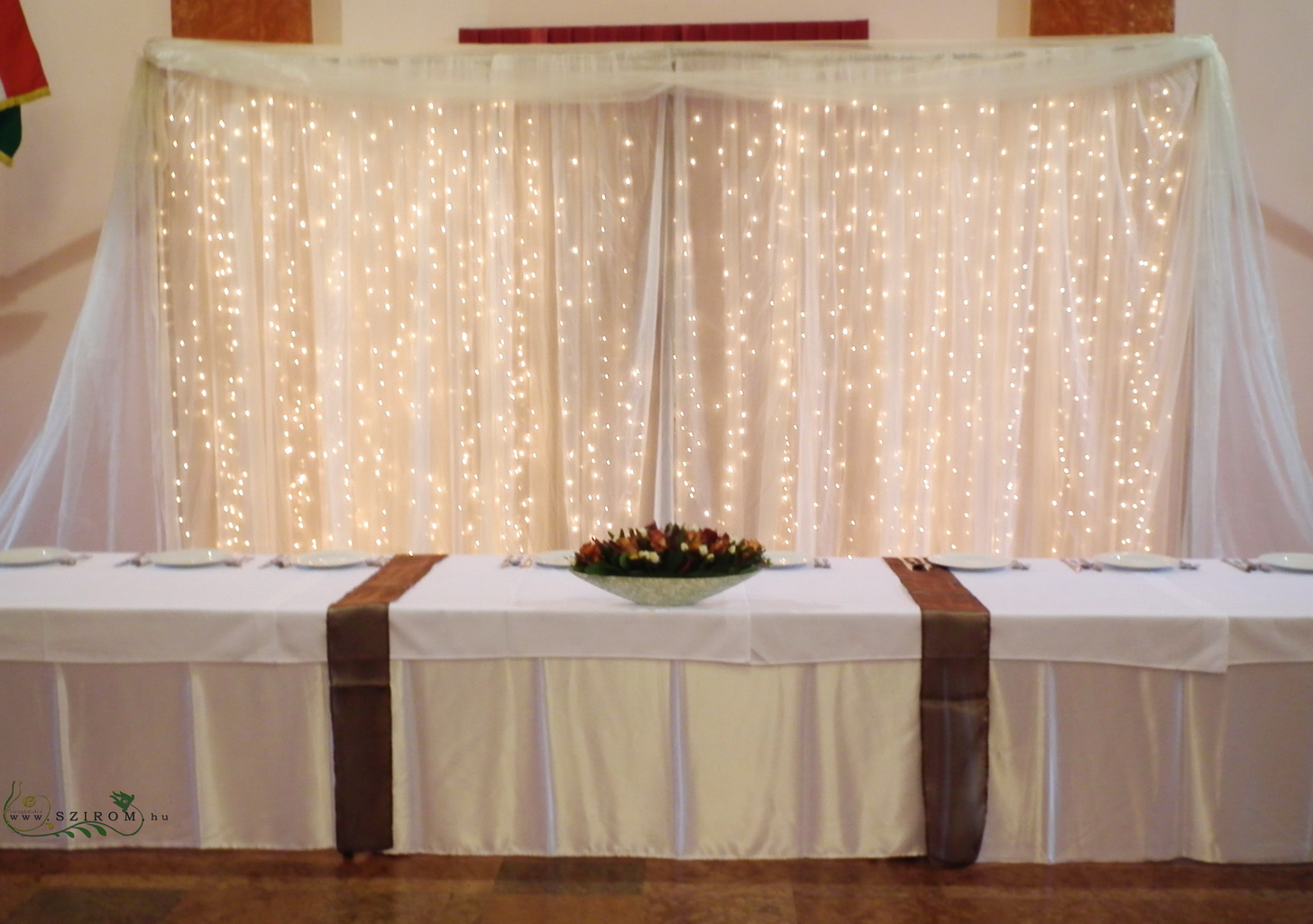 flower delivery Budapest - backdrop light curtain 4,4m, wedding