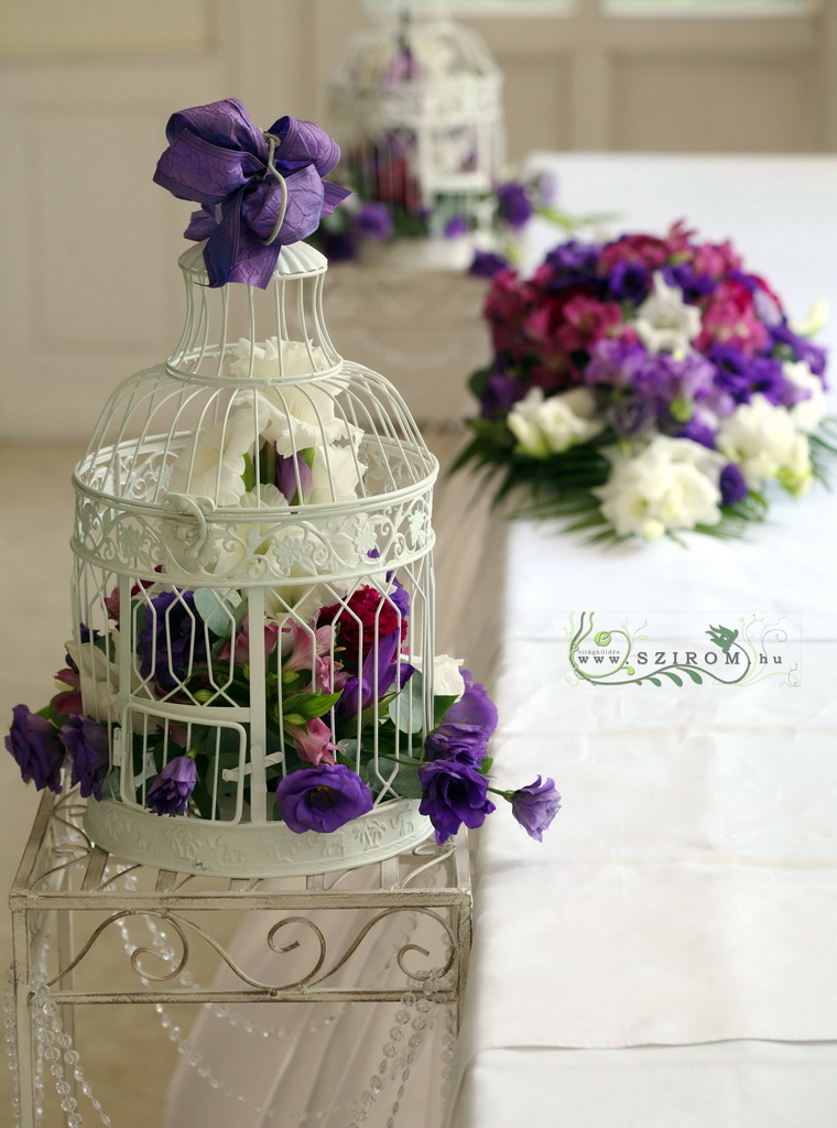 flower delivery Budapest - bird cage flower decor, Malonyai villa, wedding