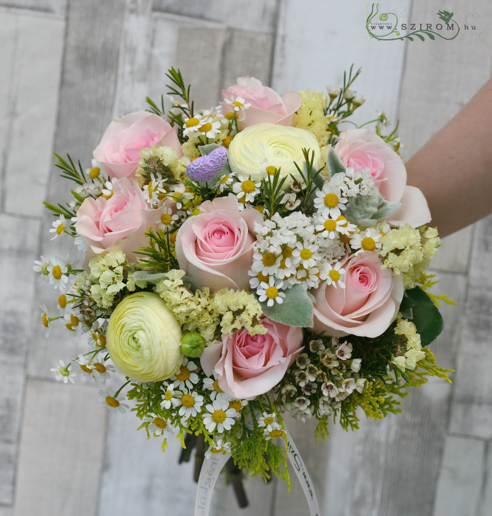 flower delivery Budapest - Bridal bouquet with roses, ranunculuses, camomilles (cream, pink)