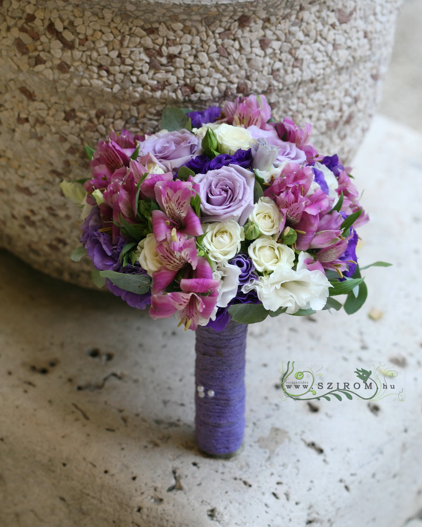Menyasszonyi csokor lila, rózsaszín,  krém (rózsa, bokros rózsa, liziantusz, alsztroméria)