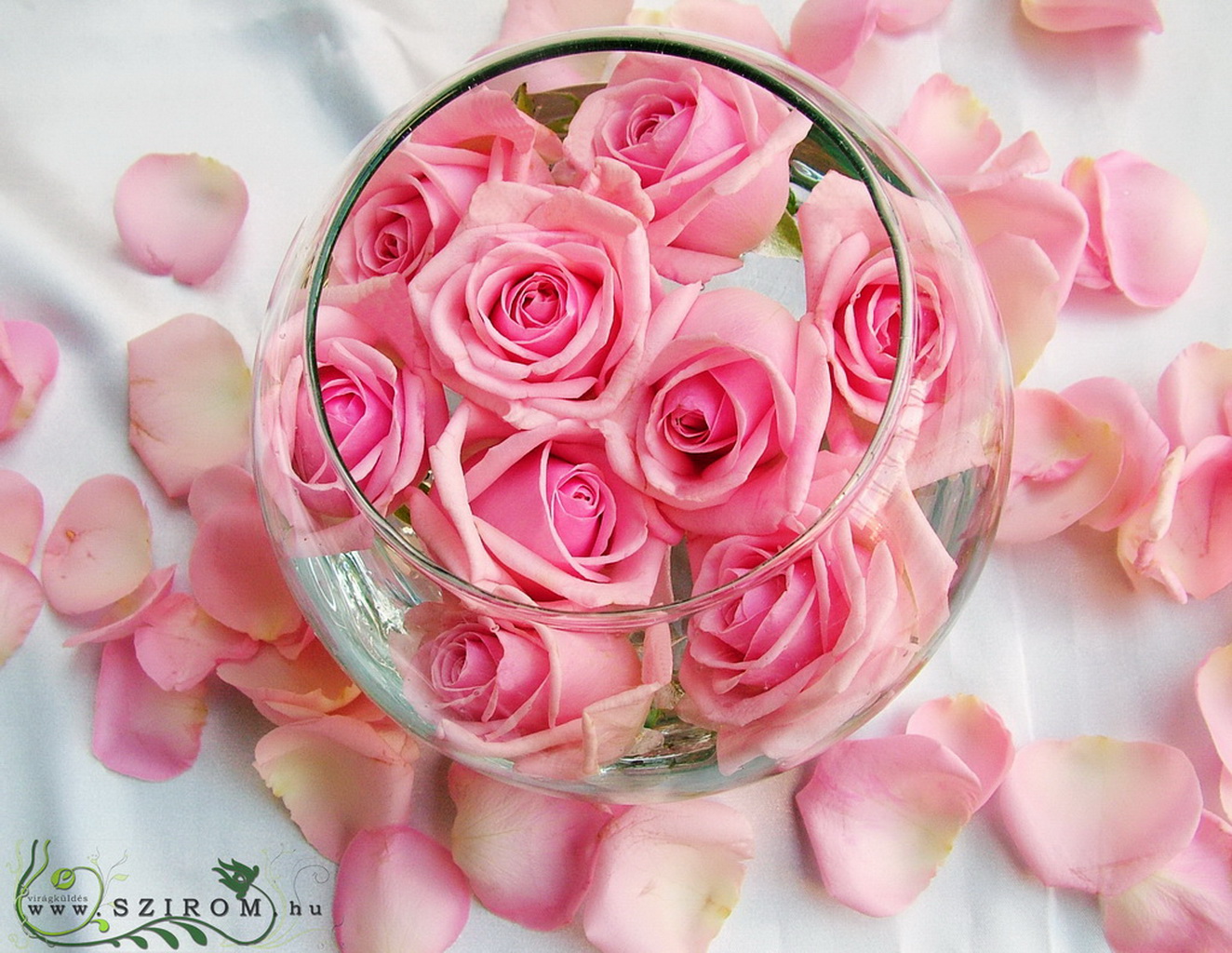 flower delivery Budapest - Glass ball with floating roses  and petals (pink), wedding