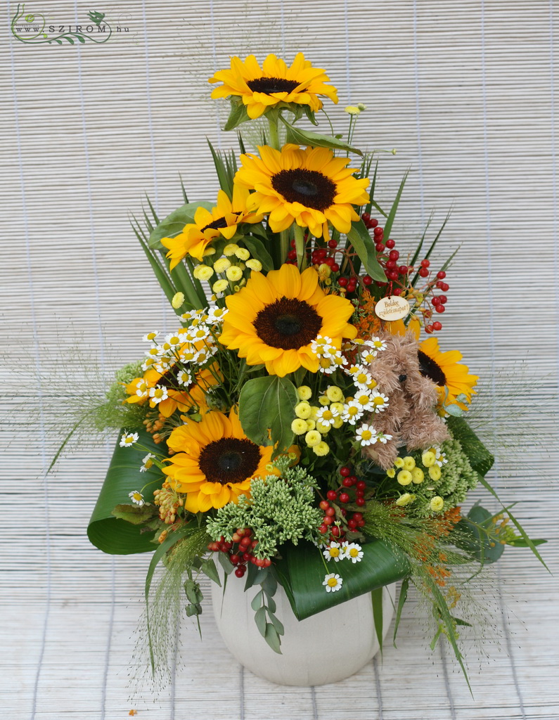 flower delivery Budapest - Centerpiece with sunflower (yellow), wedding