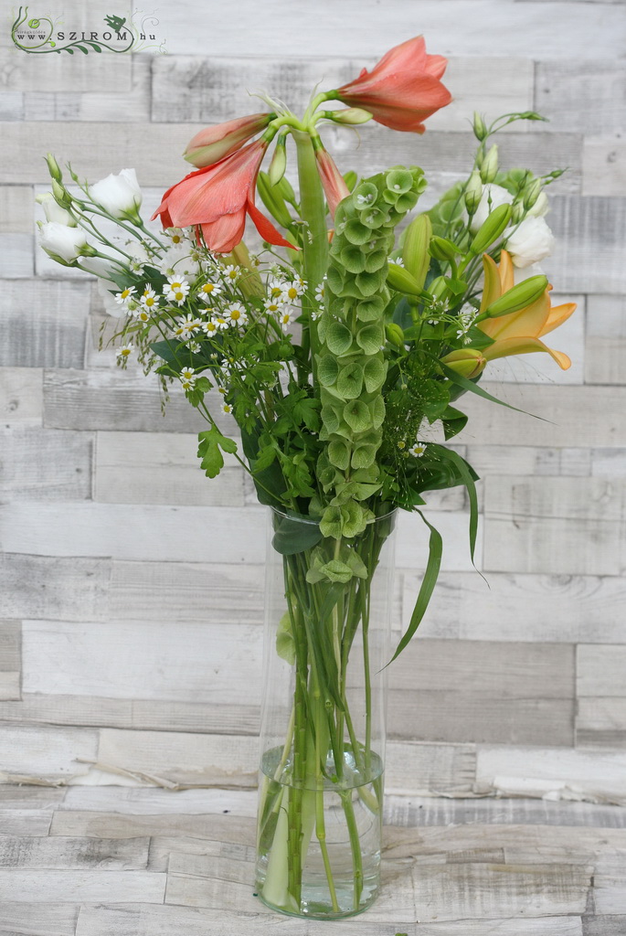 Virágküldés Budapest - Mezei virágok vázában amarillisszel (narancs, korall, barack), esküvő