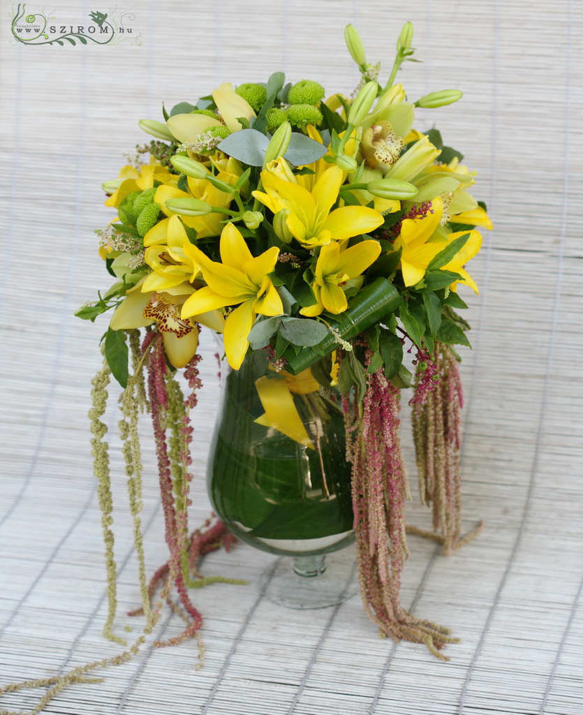 flower delivery Budapest - Centerpiece with yellow lilies, wedding