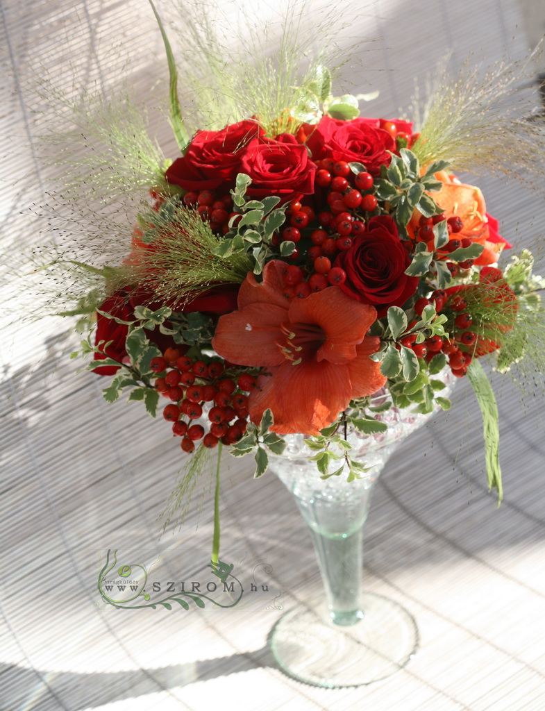 flower delivery Budapest - Middle size coctail cup centerpiece (amaryllis, rose, red), wedding