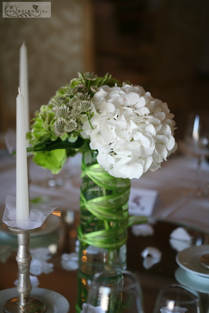 flower delivery Budapest - Green white hydrangeas centerpiece, Gellért Hotel Budapest, wedding