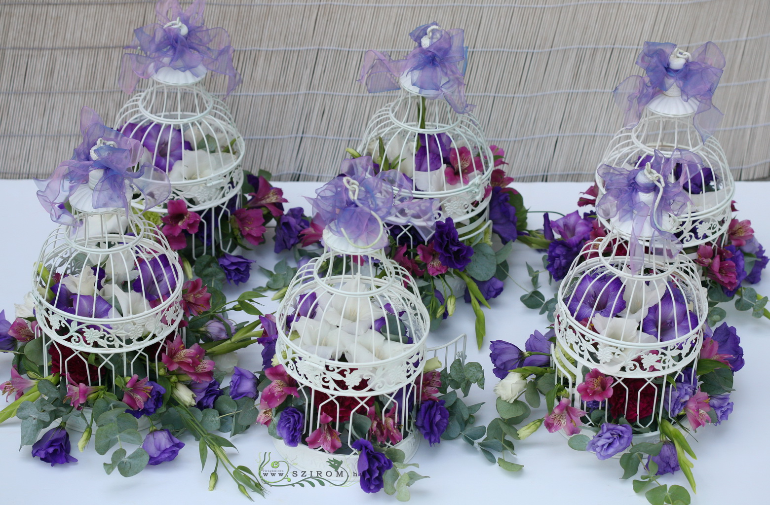 flower delivery Budapest - Birdcage wedding centerpiece, 1pc, Malonyai Castle (liziantusz, roses, Alstromeria, purple)