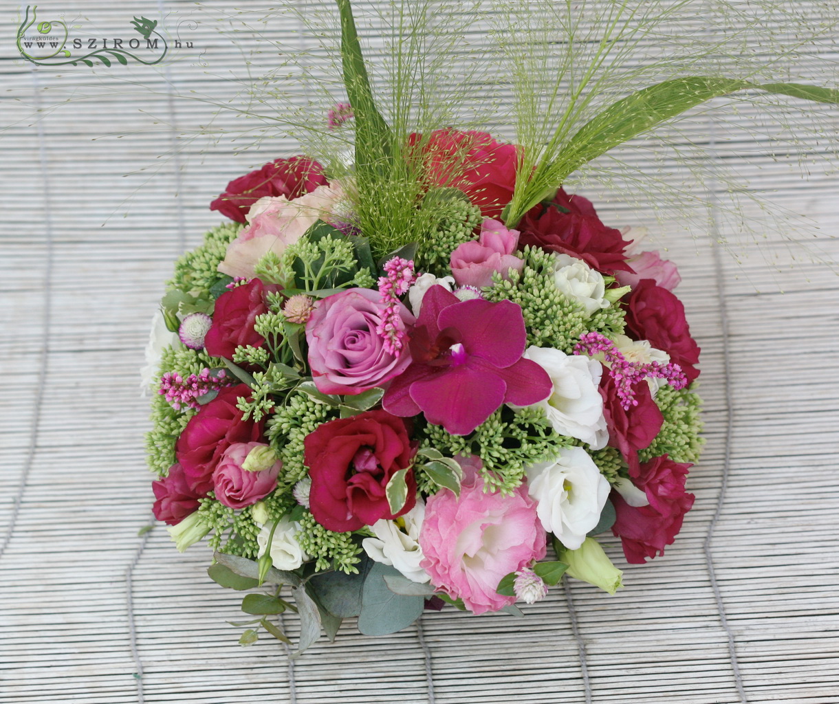 flower delivery Budapest - wedding table decoration, Four Seasons Hotel Gresham Palace Budapest (liziantus, rose, orchid, pink, burgundy)