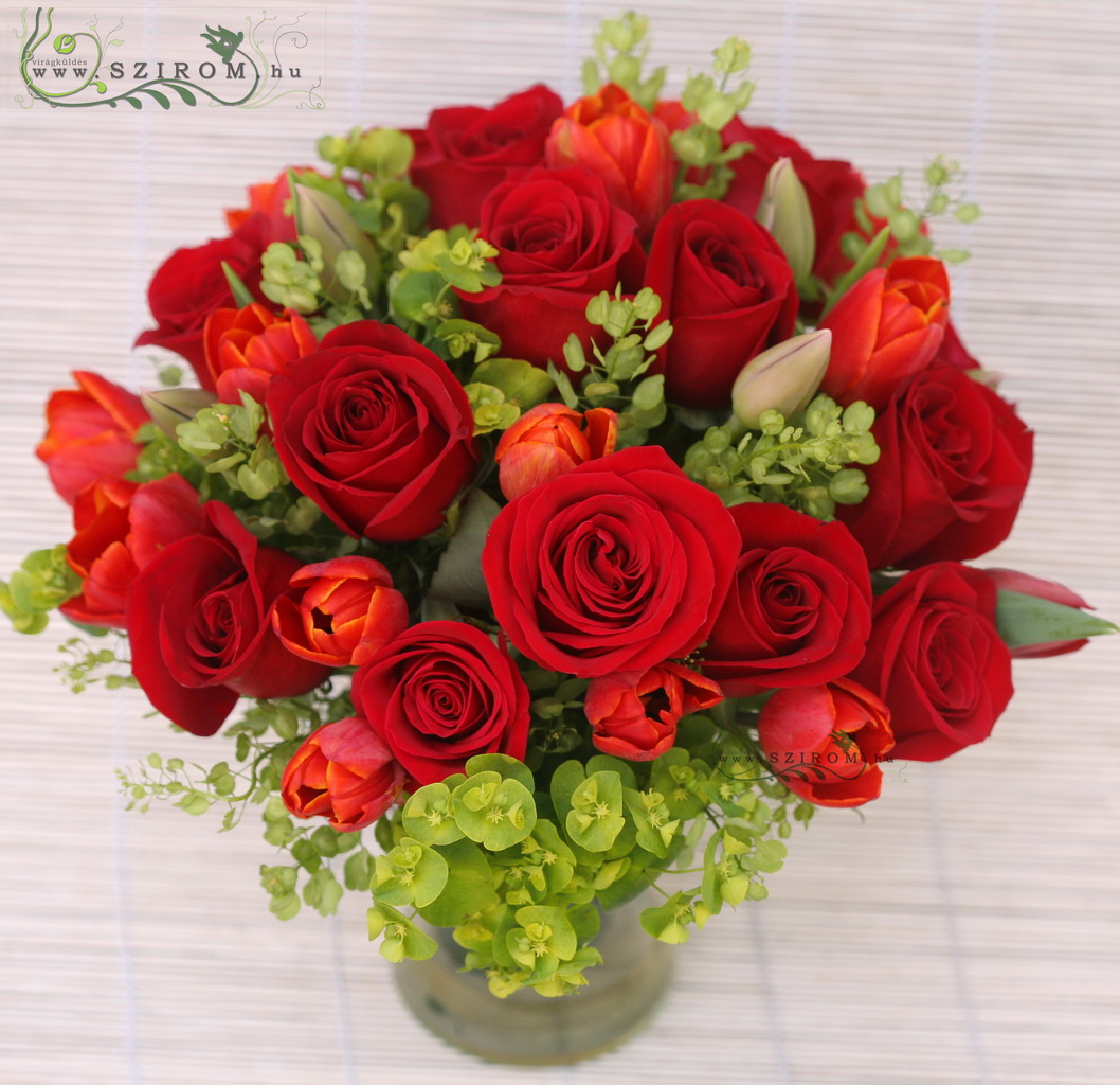 flower delivery Budapest - Centerpiece with tulips, roses, autumn (red), wedding