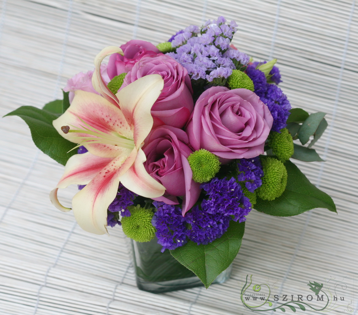 flower delivery Budapest - Centerpiece glass cube (purple, rose, lilies, pompoms), wedding