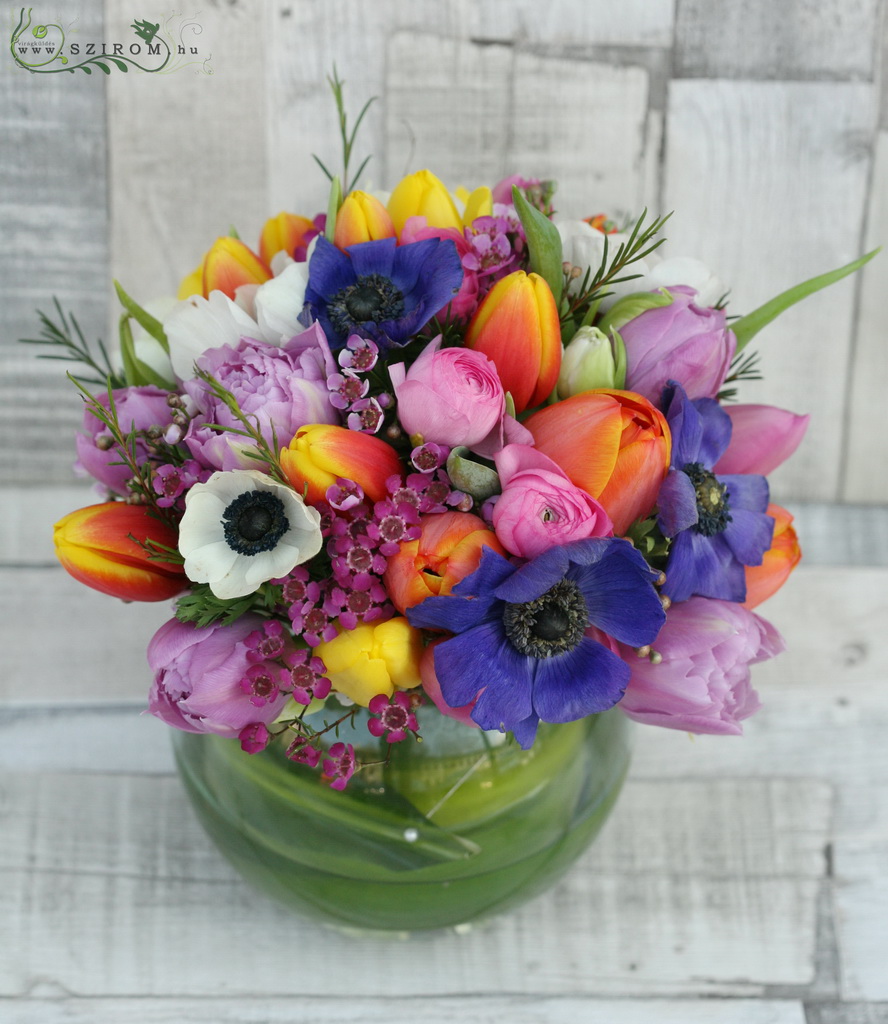 flower delivery Budapest - Centerpiece with spring flowers in glass ball (purple, orange, tulip, anemone, buttercup), wedding