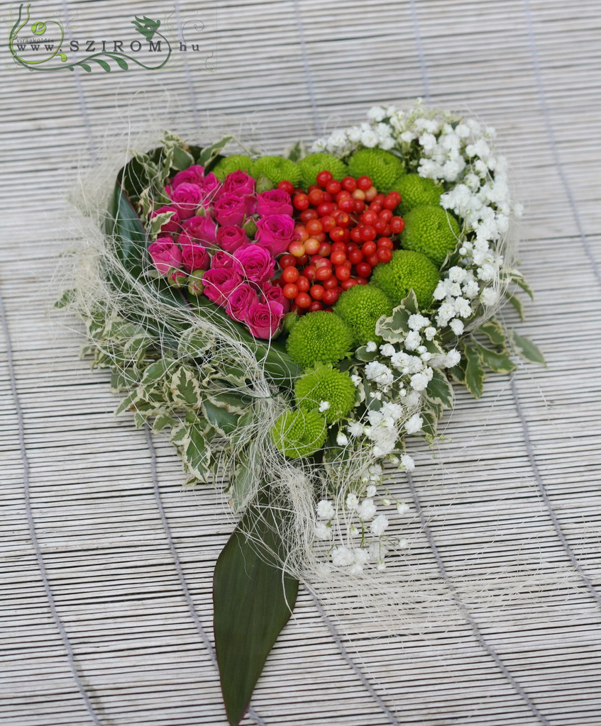 flower delivery Budapest - heart centerpiece (pink, green), wedding
