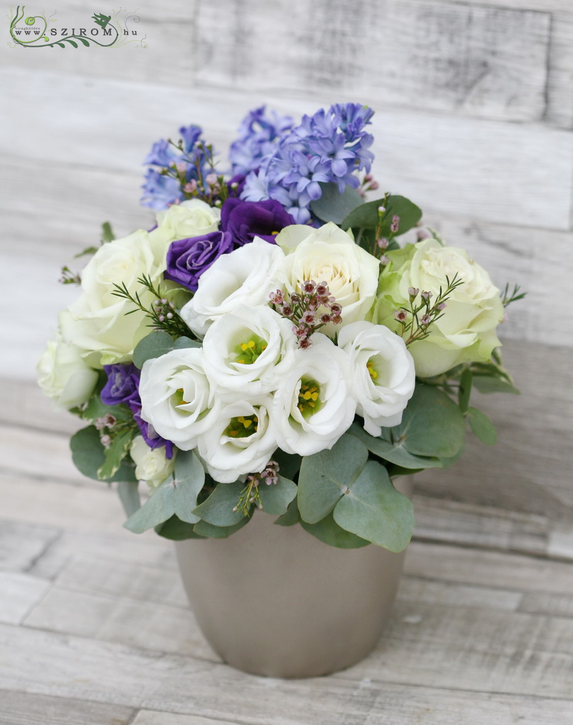 flower delivery Budapest - purple - white centerpiece (hyacinth, lisianthus, rose), wedding