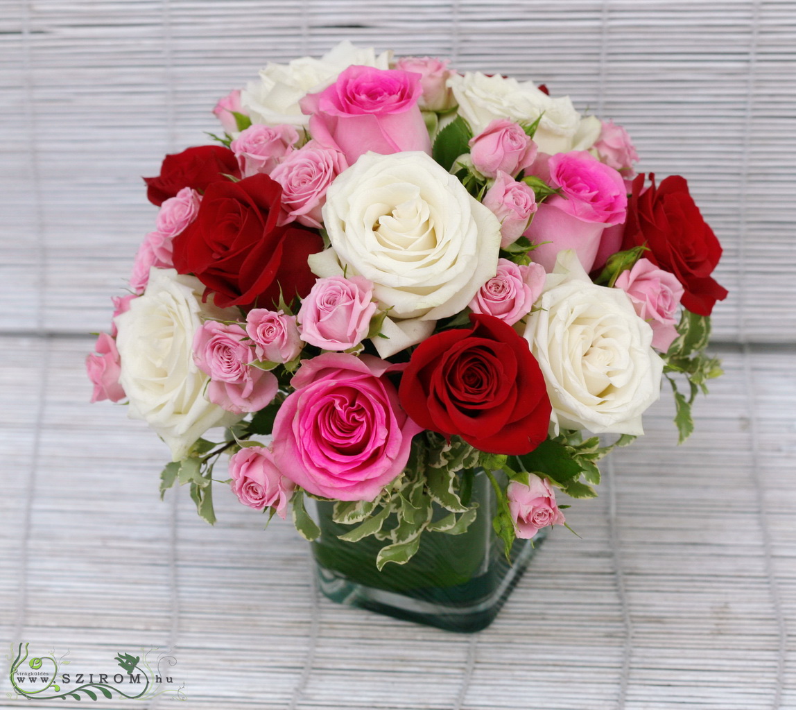 flower delivery Budapest - Roses in glass cube centerpiece, red - pink, wedding