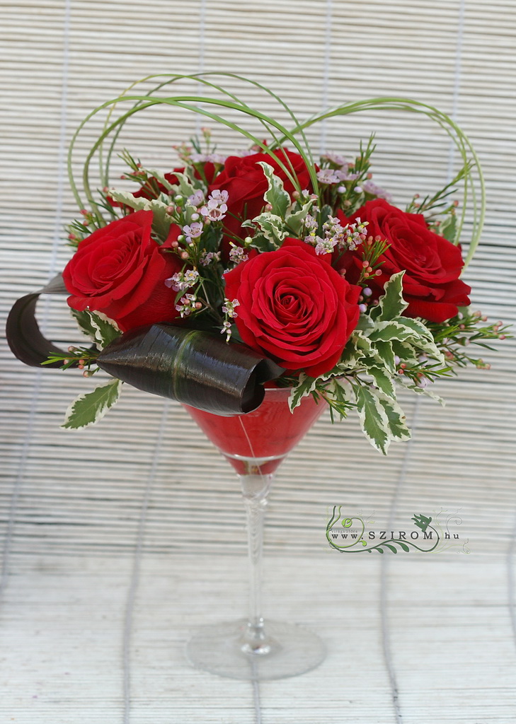 flower delivery Budapest - Small coctail cup centerpiece (red rose), wedding