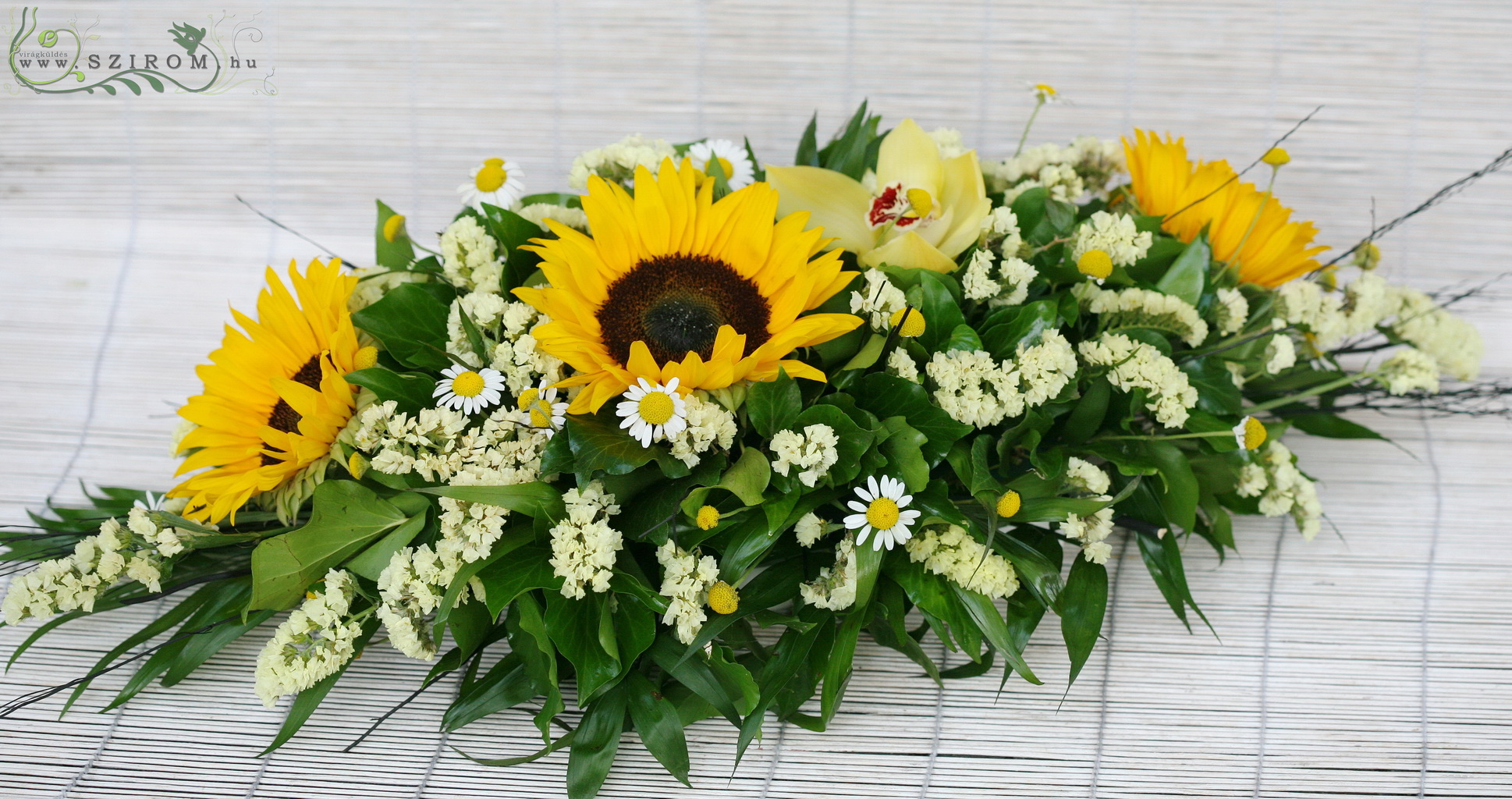 flower delivery Budapest - Main table centerpiece with sunflowers and camomilles (yellow), wedding