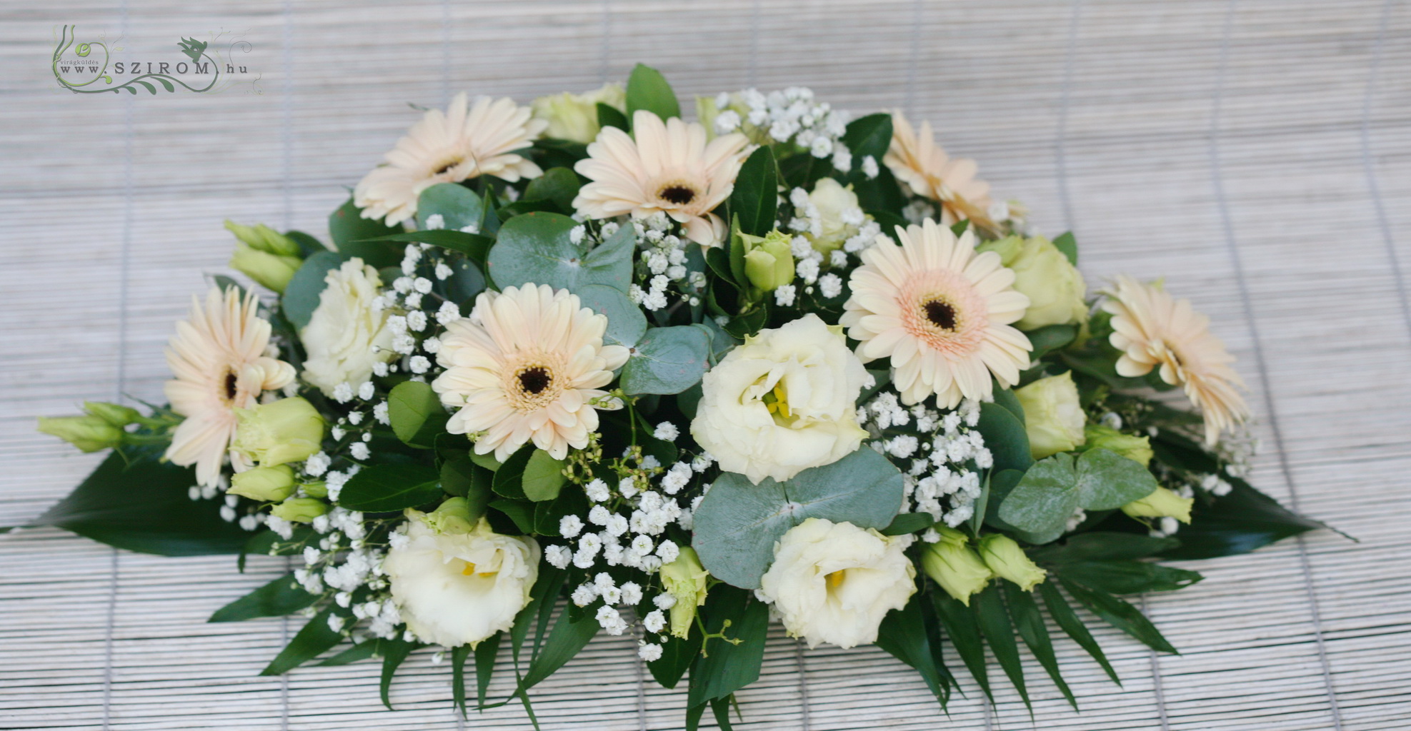 flower delivery Budapest - Main table centerpiece with gerberas and lisianthuses, peach, cream, wedding