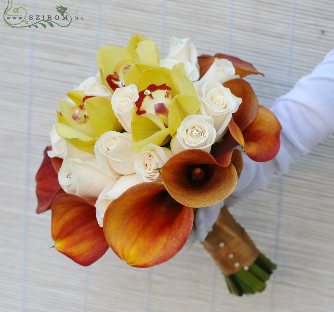 Menyasszonyi csokor narancs kálával rózsával, orchideával (sárga, narancs, fehér)