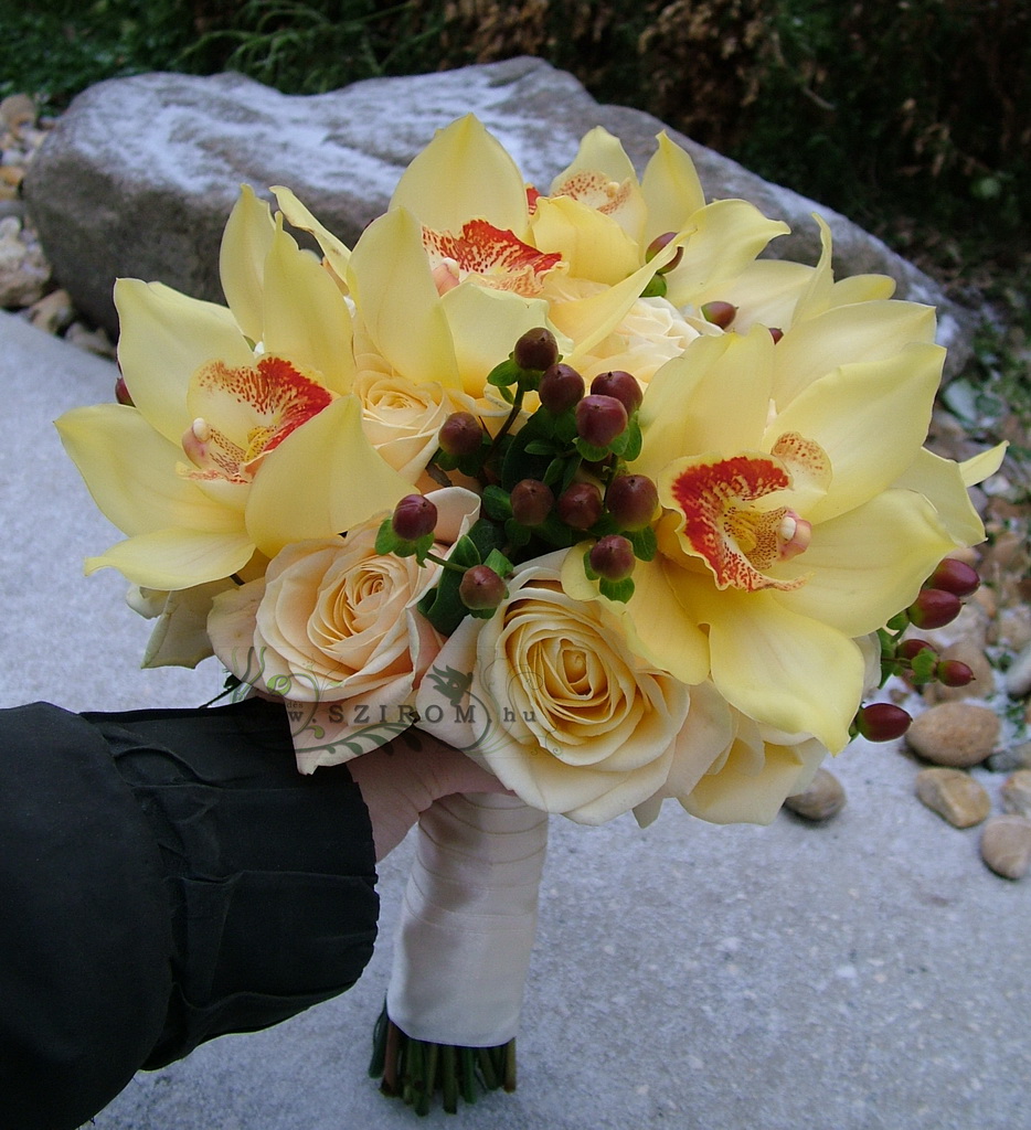 flower delivery Budapest - Bridal bouquet with yellow orchids, cream roses (hypericum,peach) 